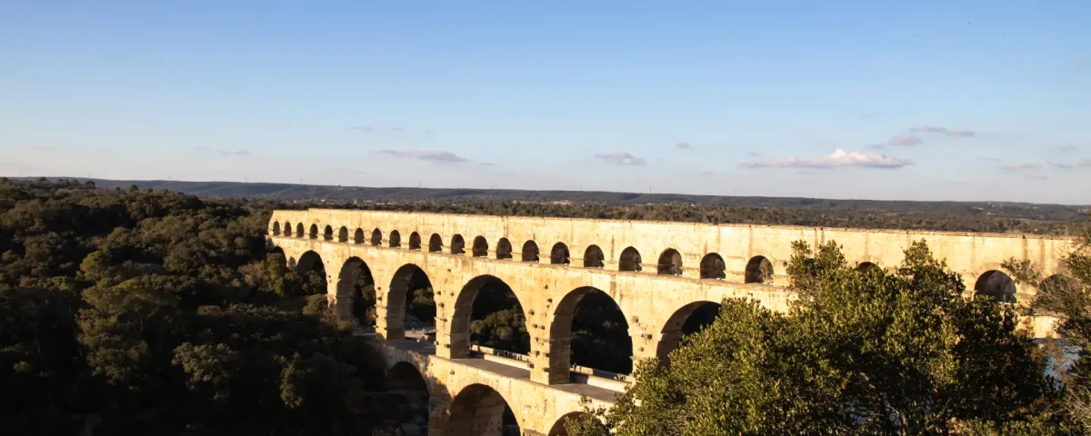 header uzes page
