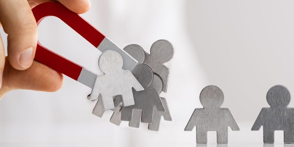 Pourquoi une TPE doit elle optimiser sa visibilité numérique pour capter ses clients